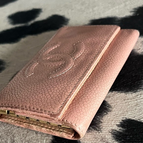 #113 Chanel Pink Pebbled Leather Signature Keyholder Mini Wallet - Picture 6 of 16